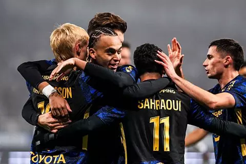 7 أهداف و4 بطاقات حمراء.. مباراة مجنونة بين أوكسير وليل في الدوري الفرنسي